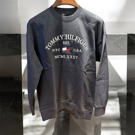 Tommy Hilfiger Logo Sweatshirt – Classic American Style